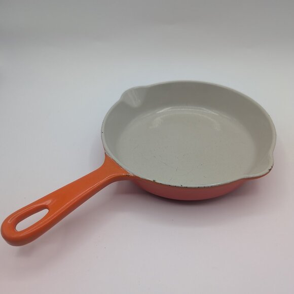 Vintage Le Creuset Double Spout Enameled Cast Iron Skillet #16 Orange Flame 6.5" - Picture 1 of 9